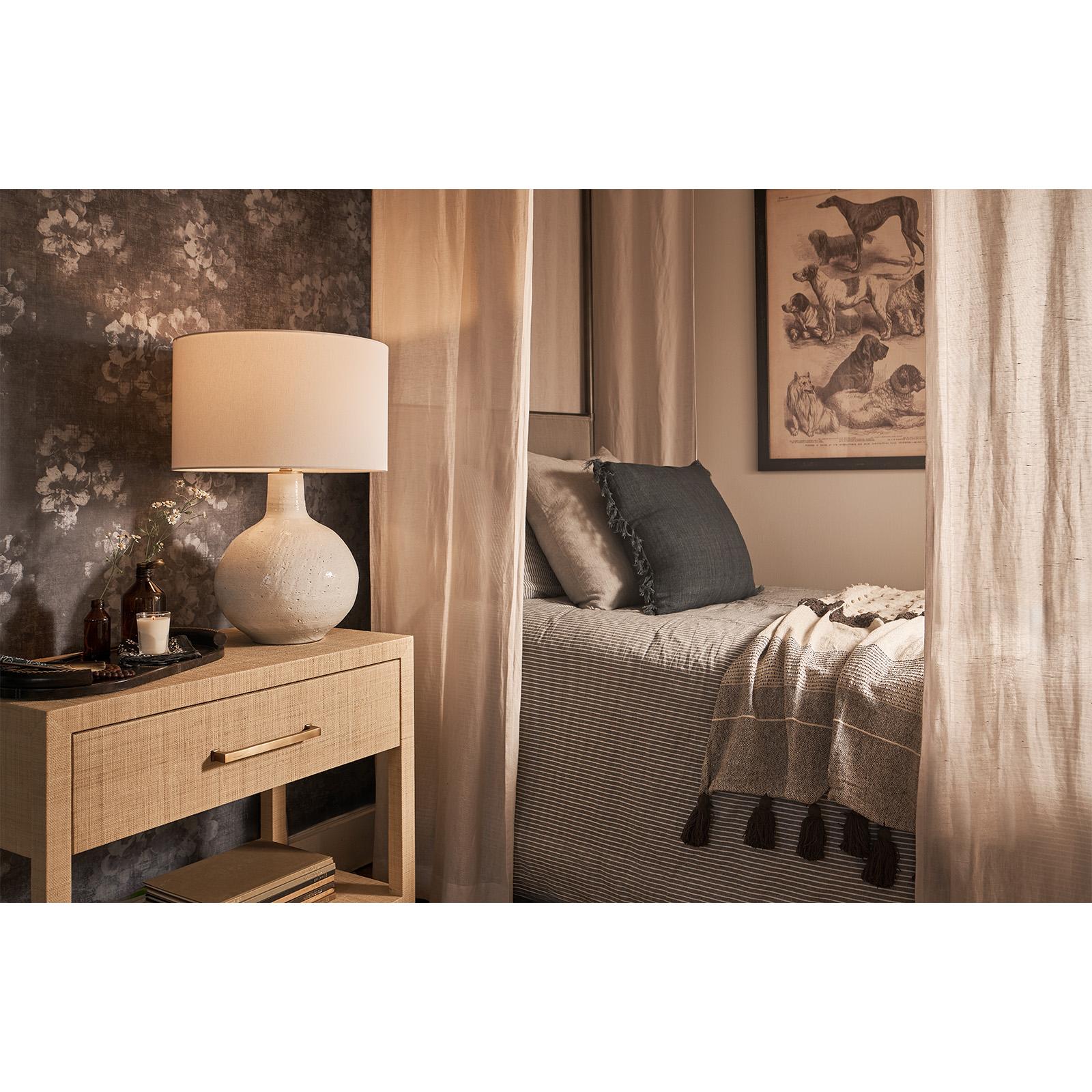 Clemente Ceramic Table Lamp (Earthenware White) | Regina Andrew